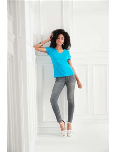 WOMEN’S FEATHERWEIGHT V-NECK TEE